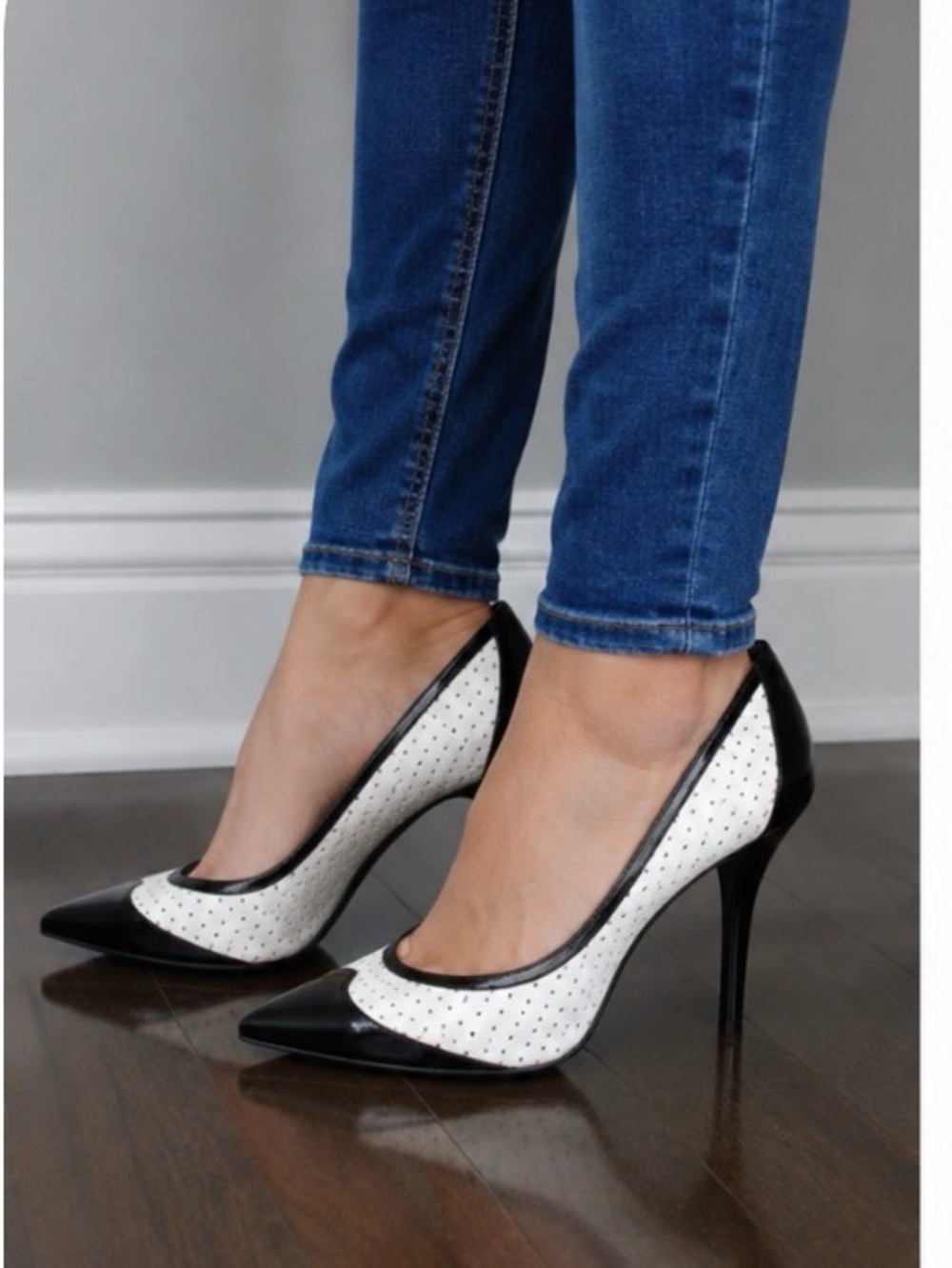 Bandolino Black & White Shoes 6.5